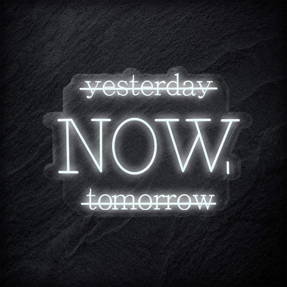 "Yesterday Now" Neon Schriftzug - NEONEVERGLOW