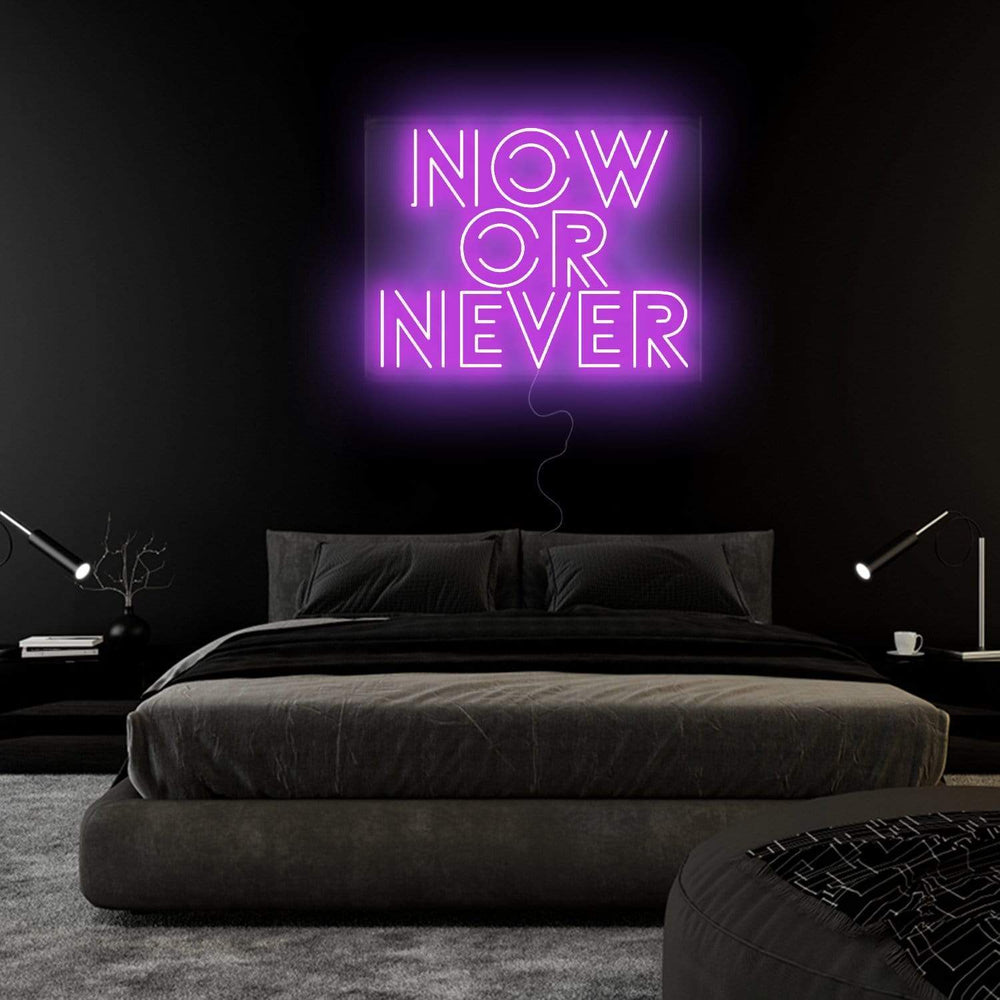 "Now Or Never" Neon Schriftzug Sign - NEONEVERGLOW