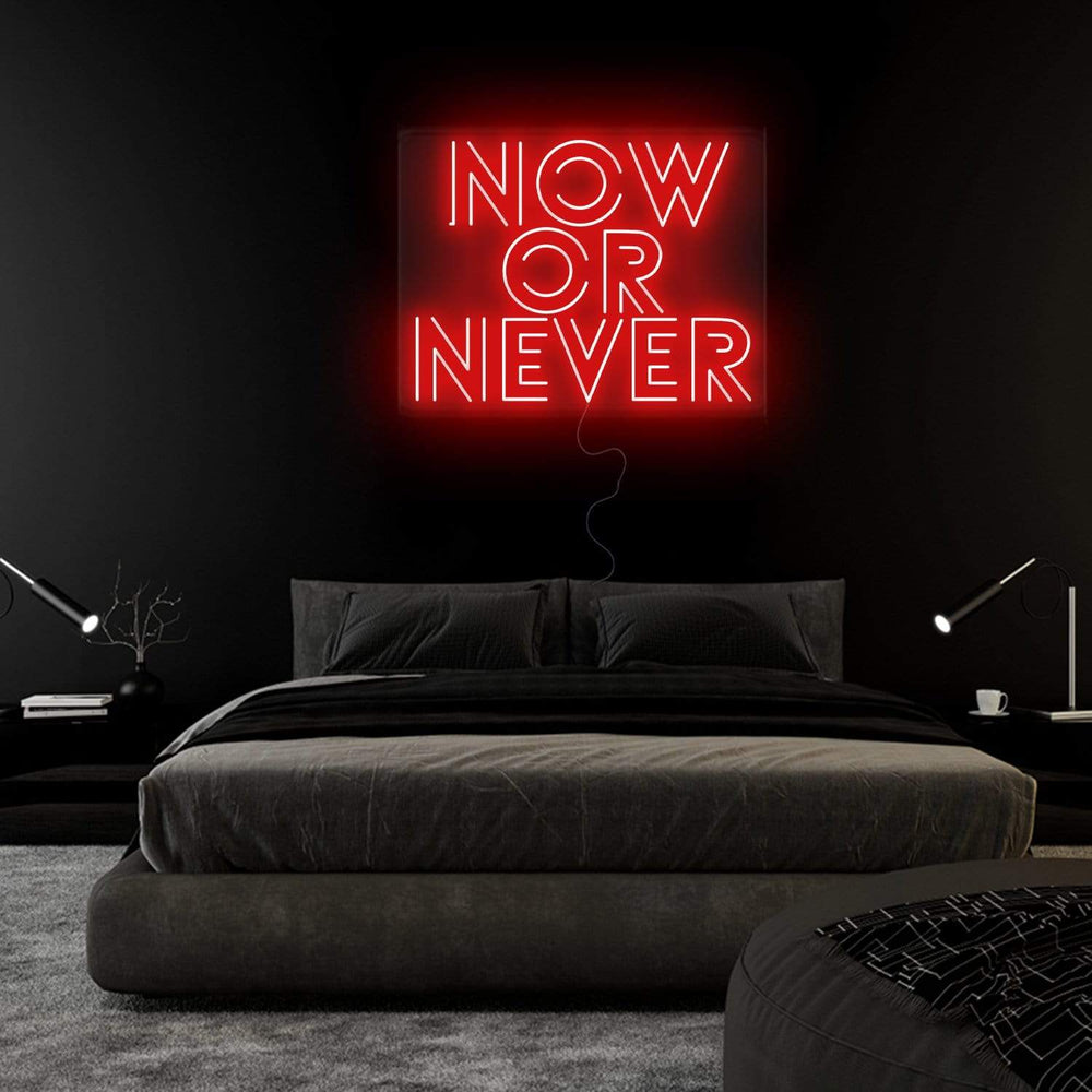 "Now Or Never" Neon Schriftzug Sign - NEONEVERGLOW