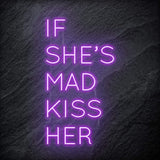 "If She´s Mad Kiss Her" LED Neon Schriftzug Sign - NEONEVERGLOW