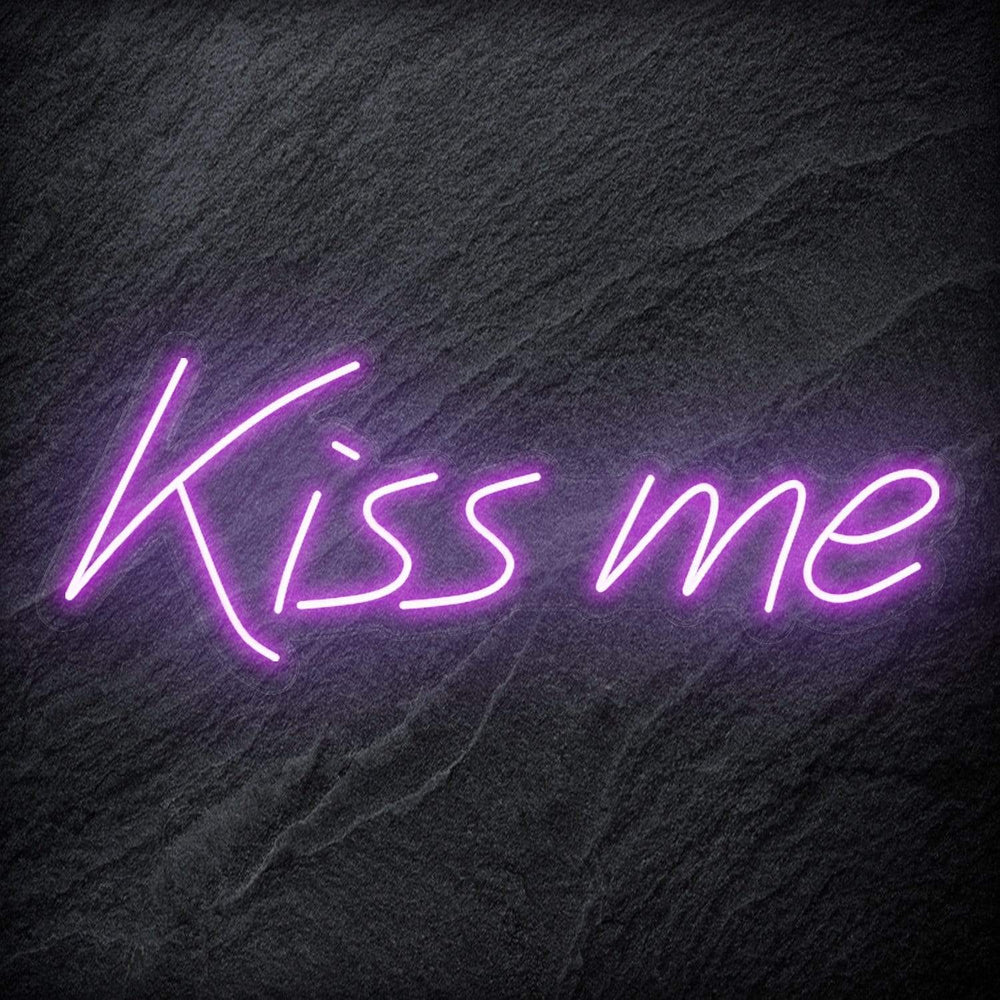 "Kiss Me" Neon Schriftzug Sign - NEONEVERGLOW