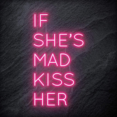 "If She´s Mad Kiss Her" Neon Schriftzug Sign - NEONEVERGLOW