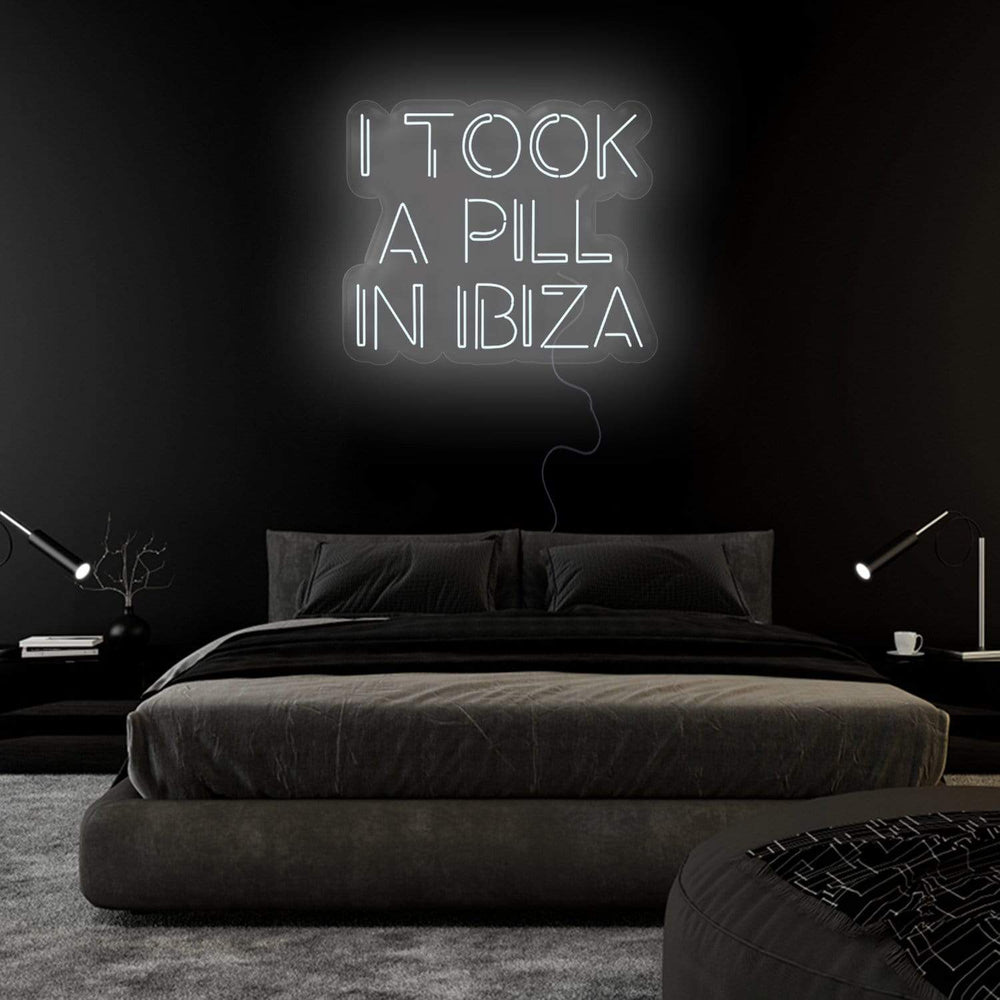 "I Took A Pill In Ibiza" Neon Sign Schriftzug - NEONEVERGLOW