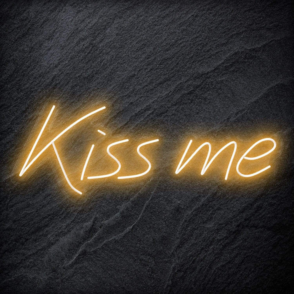 "Kiss Me" Neon Schriftzug Sign - NEONEVERGLOW