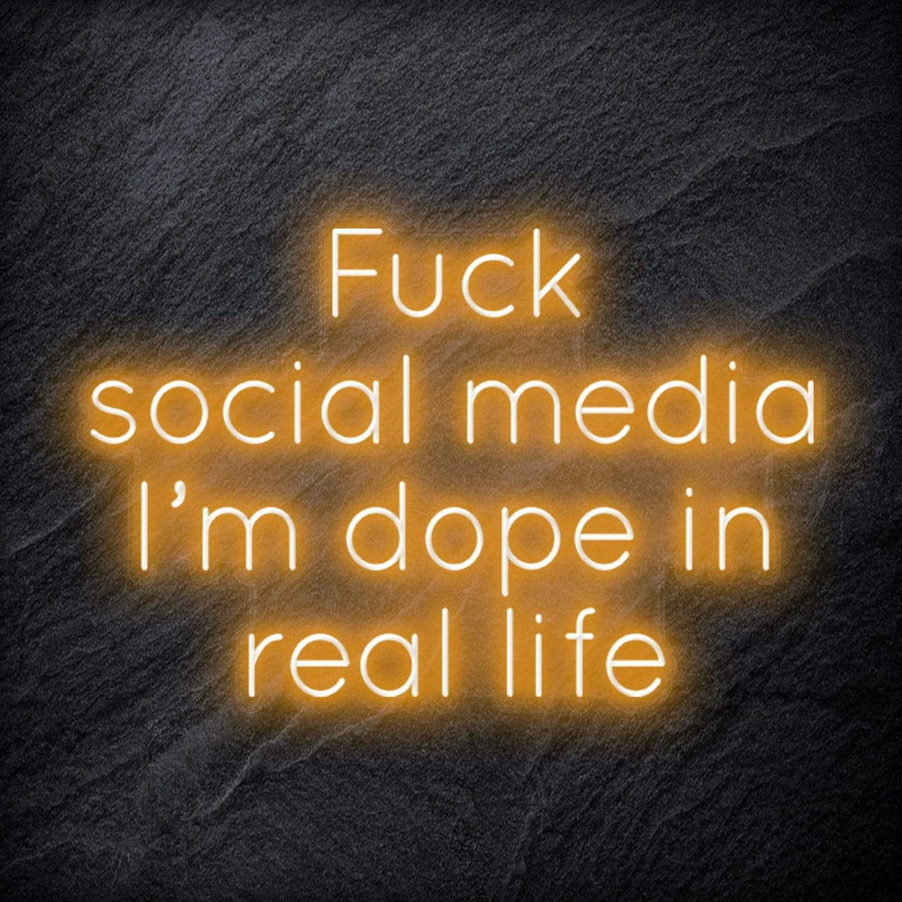 " Fuck Social Media, I´m dope in real life " Neon Schriftzug Sign - NEONEVERGLOW