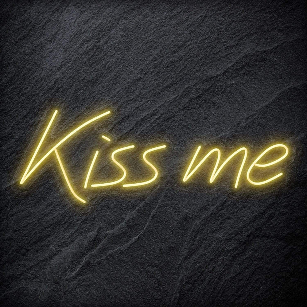 "Kiss Me" Neon Schriftzug Sign - NEONEVERGLOW