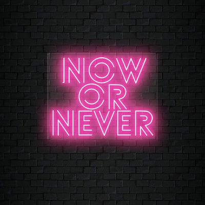 "Now Or Never" Neon Schriftzug Sign - NEONEVERGLOW